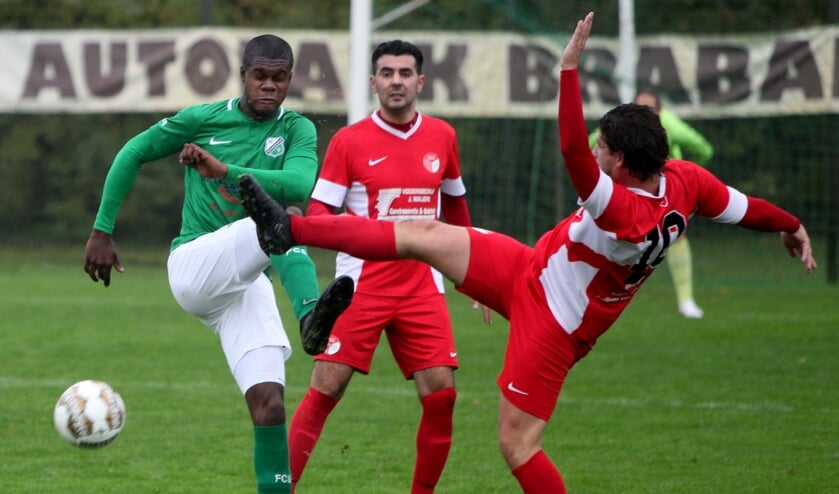 Benjamin Duah (L) speelde onopvallend