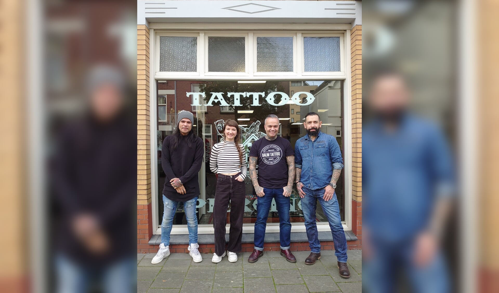 Het team van tattooshop Six Feet Under.