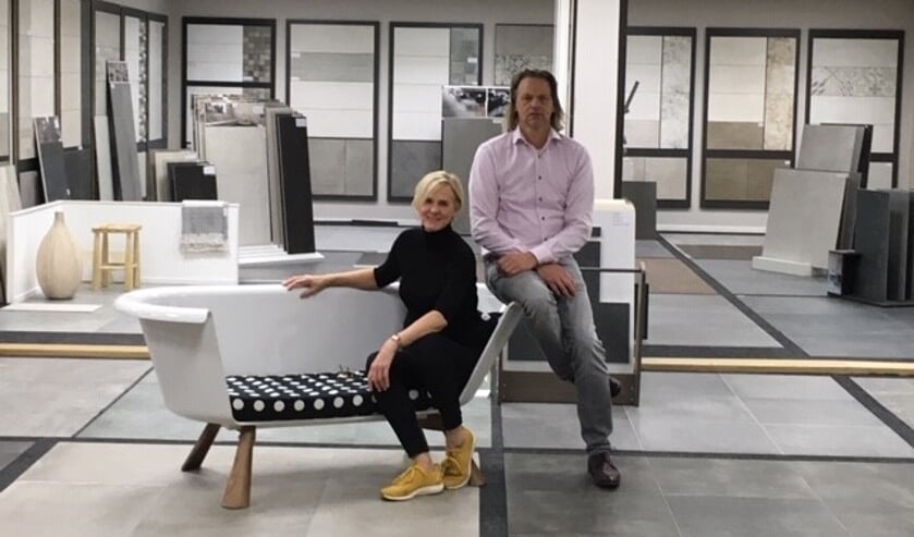 Marina en Marc den Otter in hun ruime showroom aan de Deken Pompenstraat 46 in Empel.