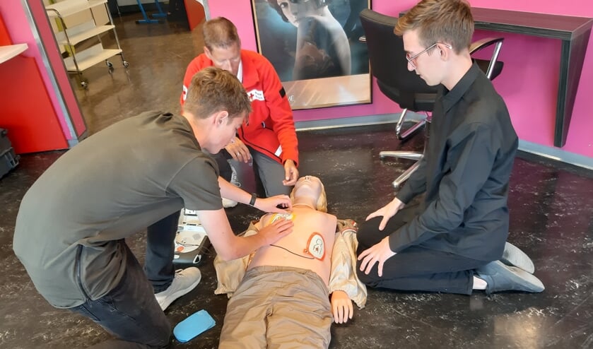 Leerlingen in actie tijdens de gastles.