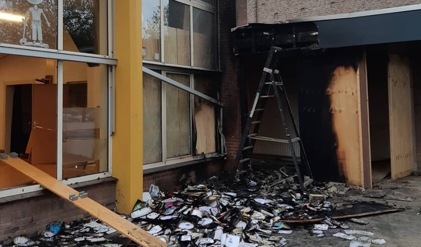 De schade van de brand bij IKC Regenboog in Oss. (foto: Facebook Politie Oss)