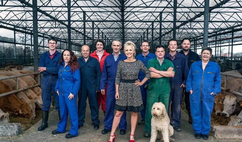 Steffi (vierde van links) tussen de boeren van afgelopen seizoen.