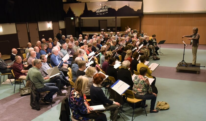 Drie koren geven één gezamenlijk concert in de Sint Petrusbasiliek in Boxmeer.