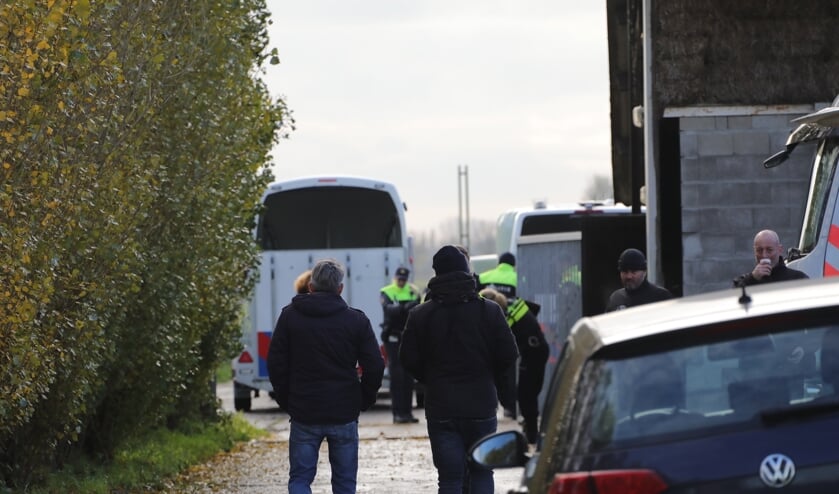 Onderzoek in Oijen. (Foto: Charles Mallo / Foto Mallo)