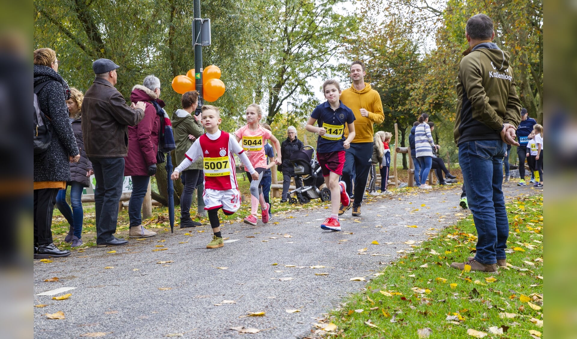 Jong en oud loopt mee tijdens de Krollenloop. 