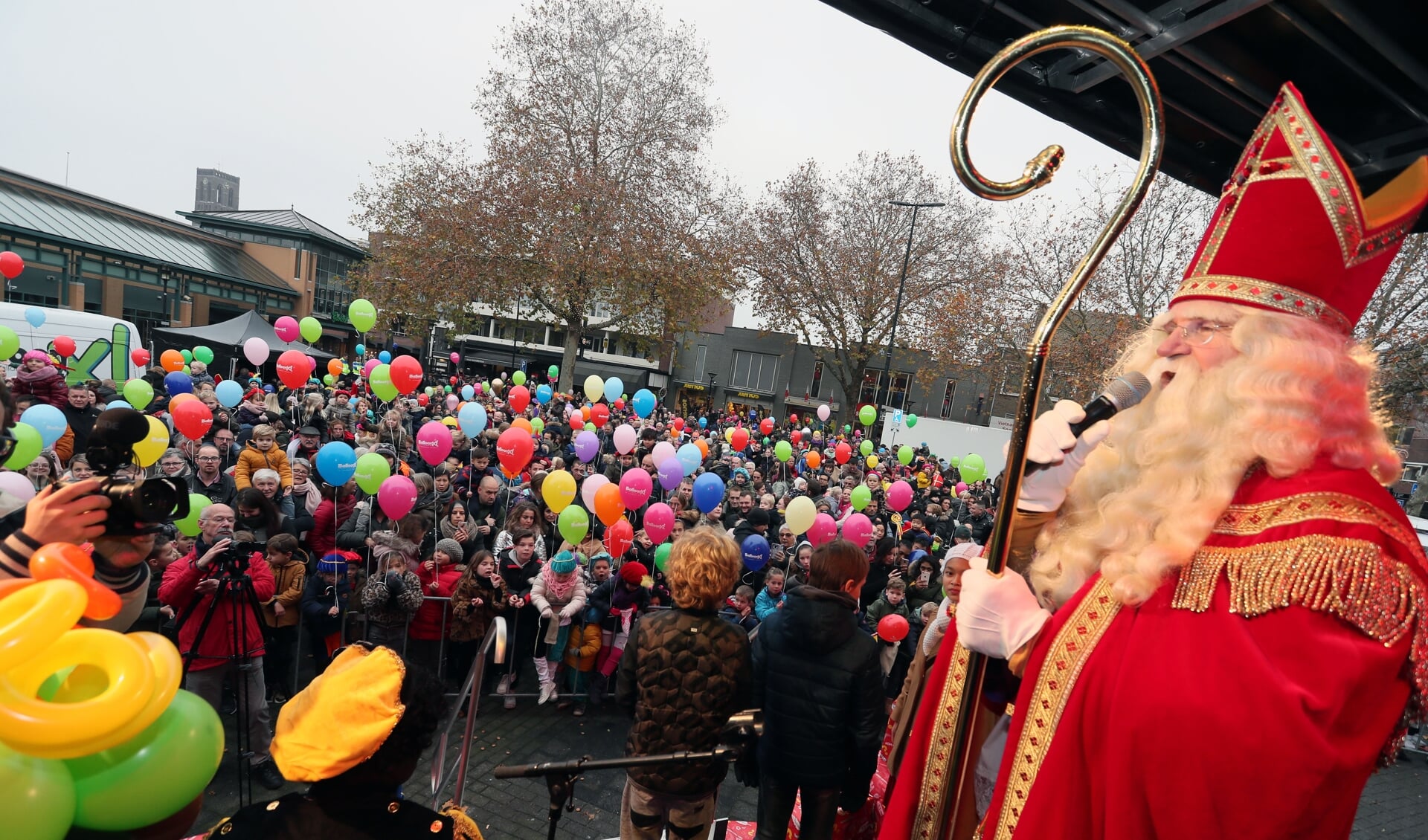 Sinterklaas in het Osse centrum. (Foto: Hans van der Poel)