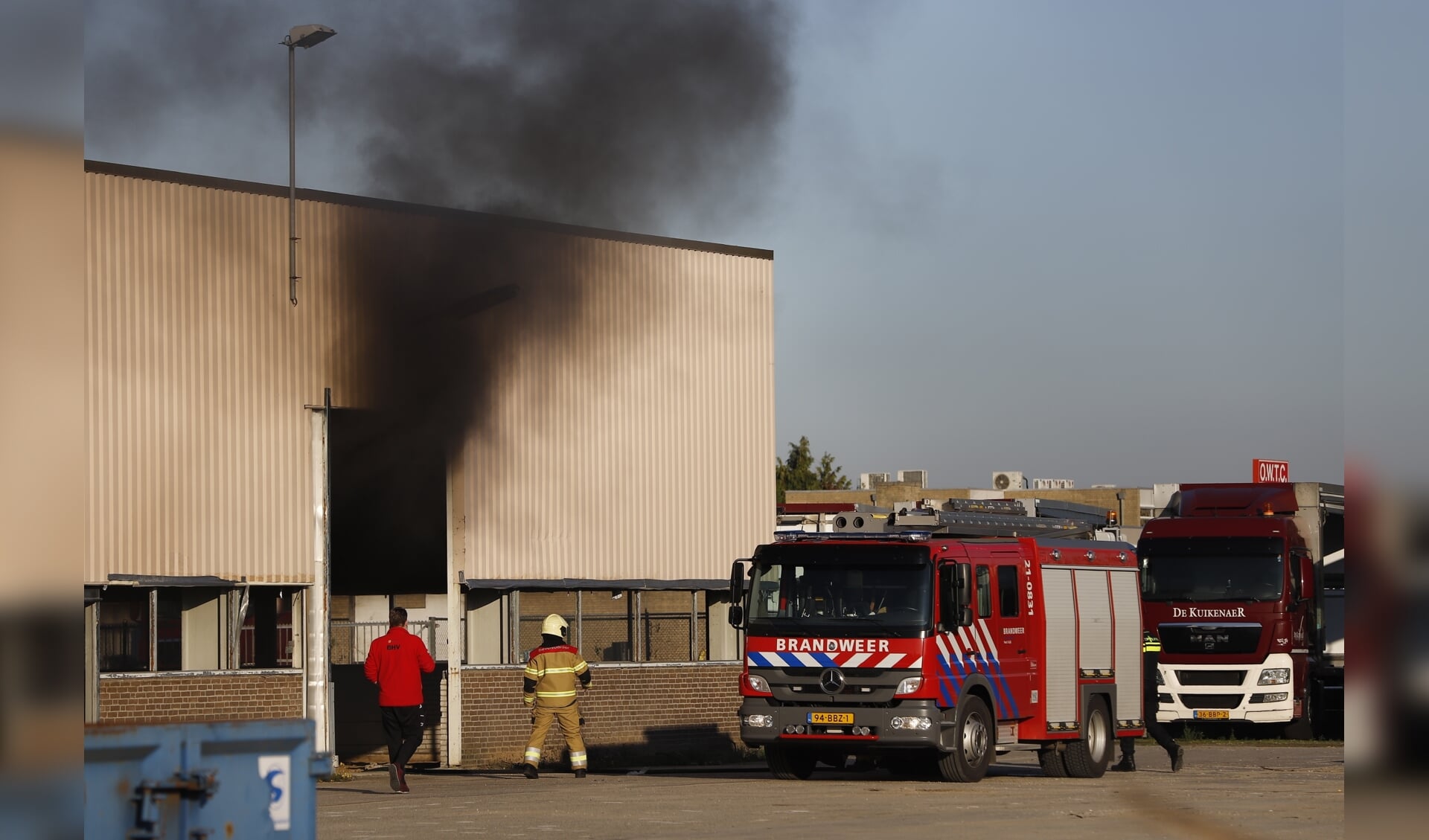 Brand in leegstaande loods in Katwijk.