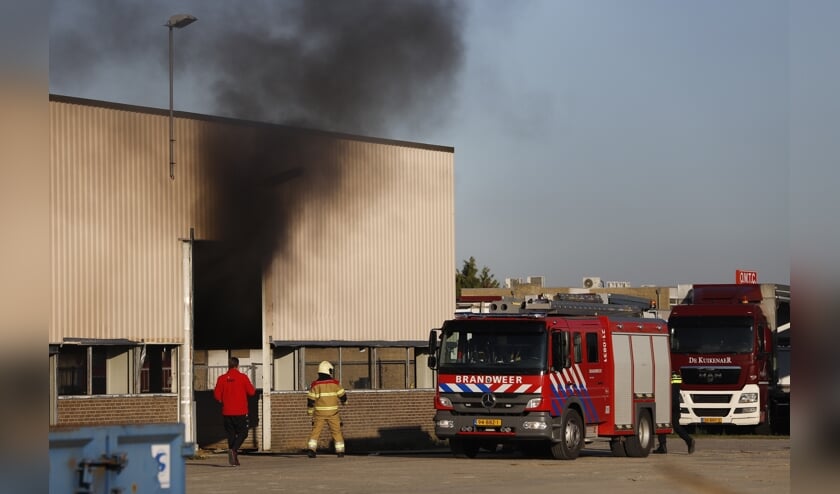 Brand in leegstaande loods in Katwijk.