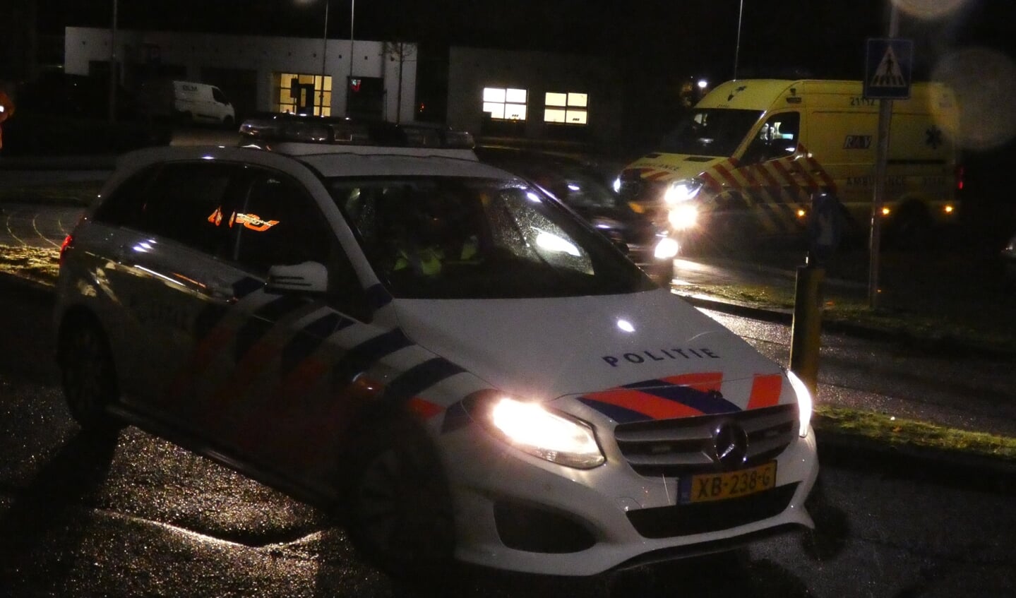 Man in scootmobiel gewond bij ongeval voor Winkelcentrum Ussen. (Foto: Thomas)