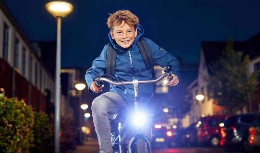 Wethouder Franko van Lankvelt zal als eerste proefpersoon de VR-bril opzetten.