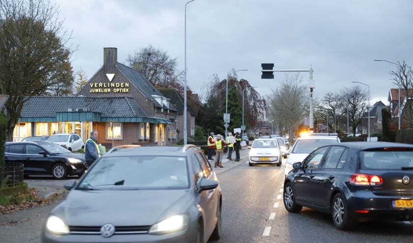 Ludiek protest op de N264 maakte duidelijk wat de gevolgen voor de doorstroming zijn bij 30 kilometer per uur.