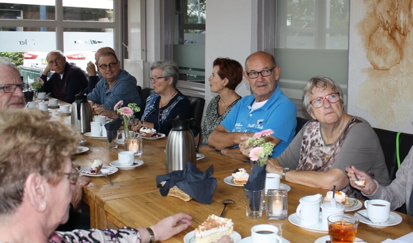 Een informele bijeenkomst van de vrijwillige hulpdienst 'bij 't Vertrek