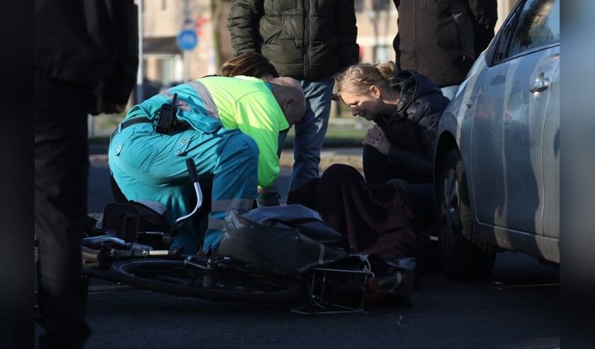 Gewonde bij ongeval op Vierhoeksingel. (Foto: Gabor Heeres / Foto Mallo)