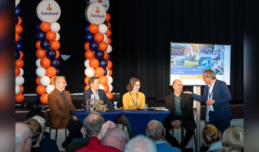 Coöperatieve Rabobank midden in de samenleving. (foto: Patrick Bongartz)