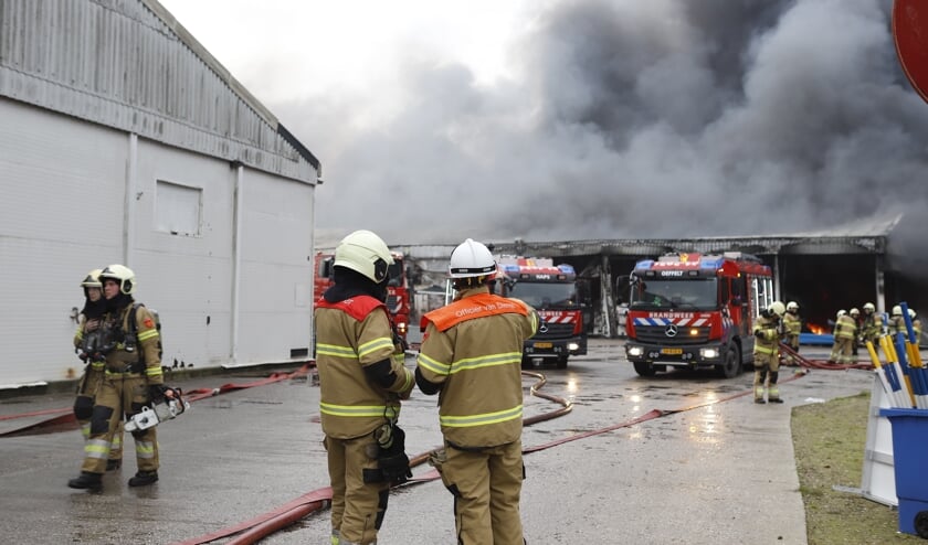 Brand bij opslag in Oeffelt is onder controle.