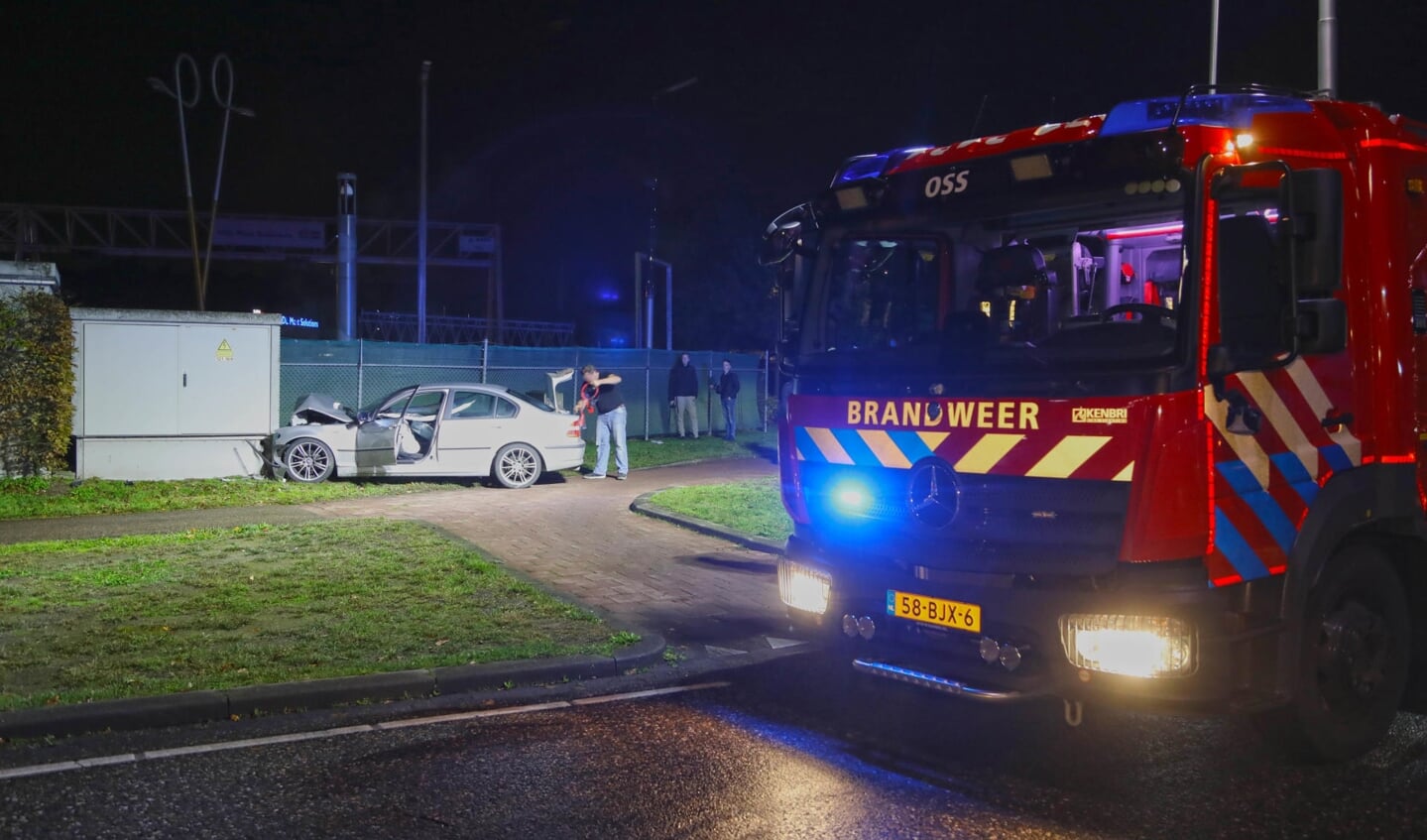 Automobilist ramt transformatorhuisje aan Kantsingel. (Foto: Gabor Heeres / Foto Mallo)