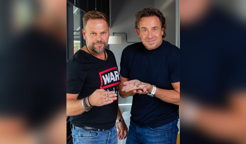 Designer Bas Verdonk bundelde zijn krachten met Marco Borsato voor de ontwikkeling van de War Child Bracelet.