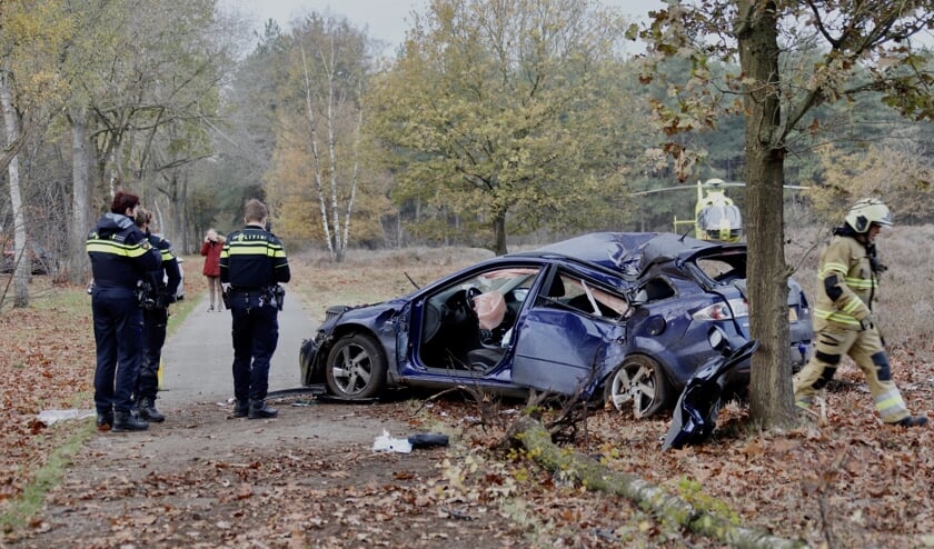 Vrouw zwaargewond bij eenzijdig ongeval op Graafseweg in Mill.