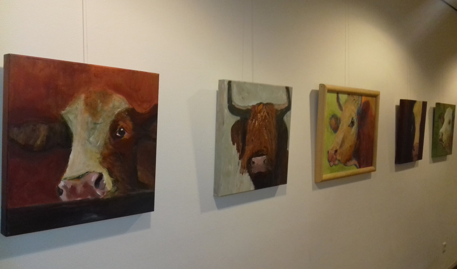 Een selectie van de schilderijen van Ans Ketelaars. 