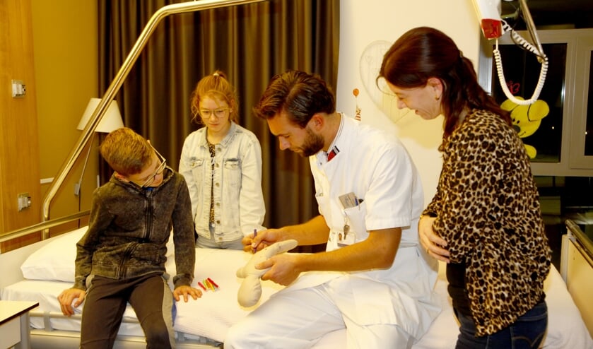 Kiwanis-poppen voor de afdeling Kind van het Maasziekenhuis Pantein in Beugen.