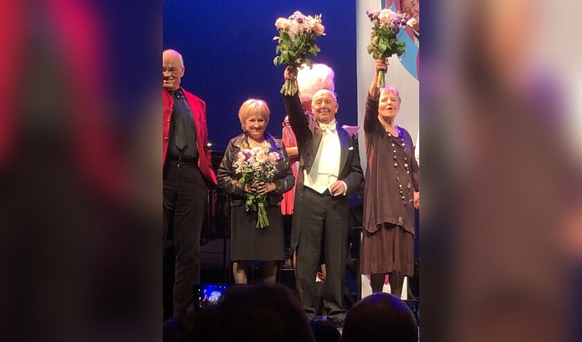 Berry Reijnen derde tijdens Ouderen Songfestival. (Foto: Twitter Ardy van de Louw)