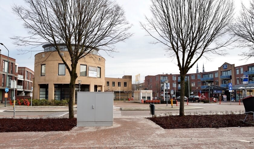 De nieuwe KPN-kast staat precies bij het zebrapad.