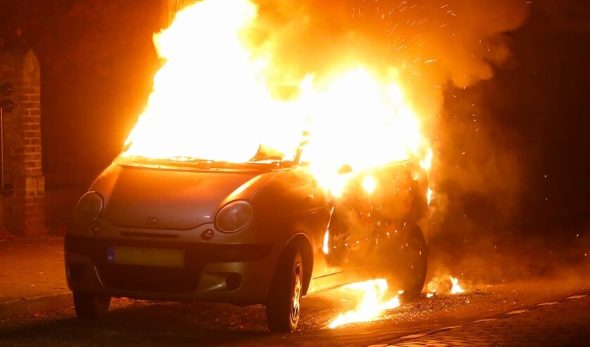 Autobrand in Oss. (Foto Gabor Heeres, Foto Mallo)