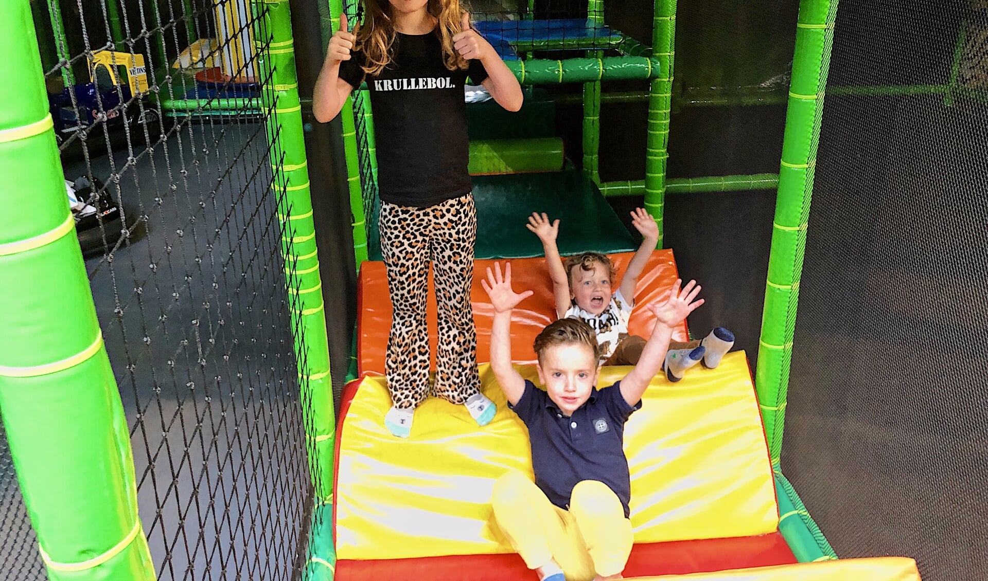 In de indoor 'jungle' van Monkey Town Veghel kunnen kinderen lekker klimmen en klauteren op de diverse speeltoestellen. 