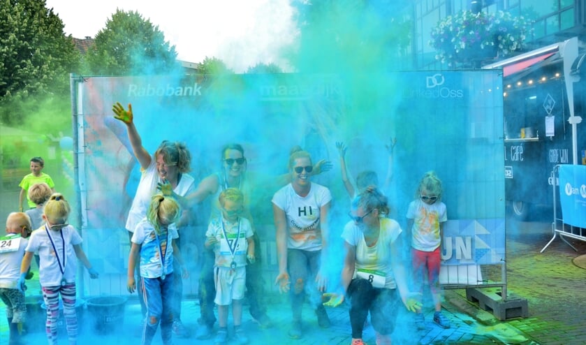 De Rabo Family Color Run vorig jaar tijdens De Maasdijk. (Foto: Jarno van Santvoort)