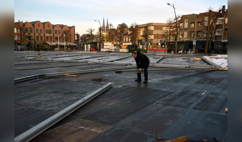 Er wordt nu nog hard gewerkt, maar vanaf komende vrijdag is Uden on ice tot en met zondag 5 januari elke dag geopend. (foto: Henk Lunenburg)
