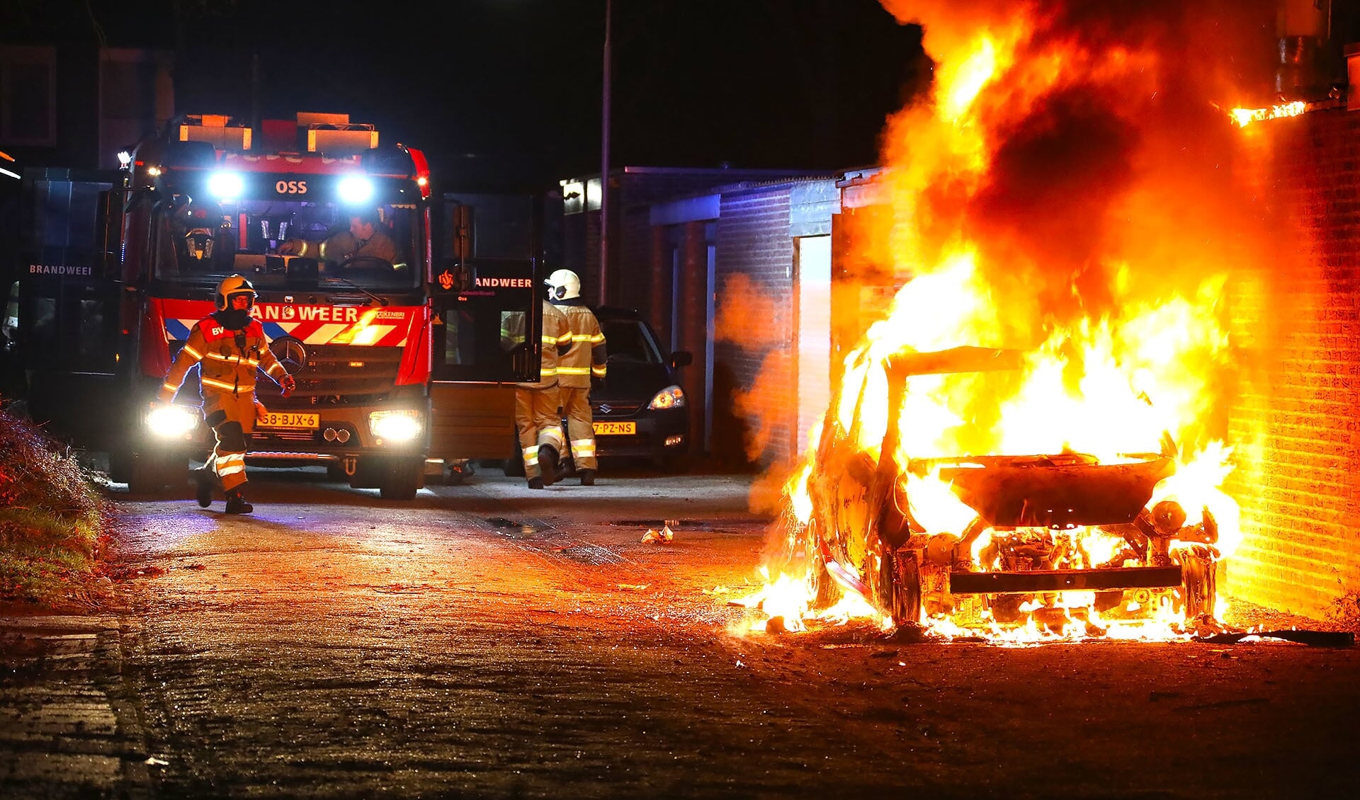 Opnieuw gaat auto in vlammen op in Oss