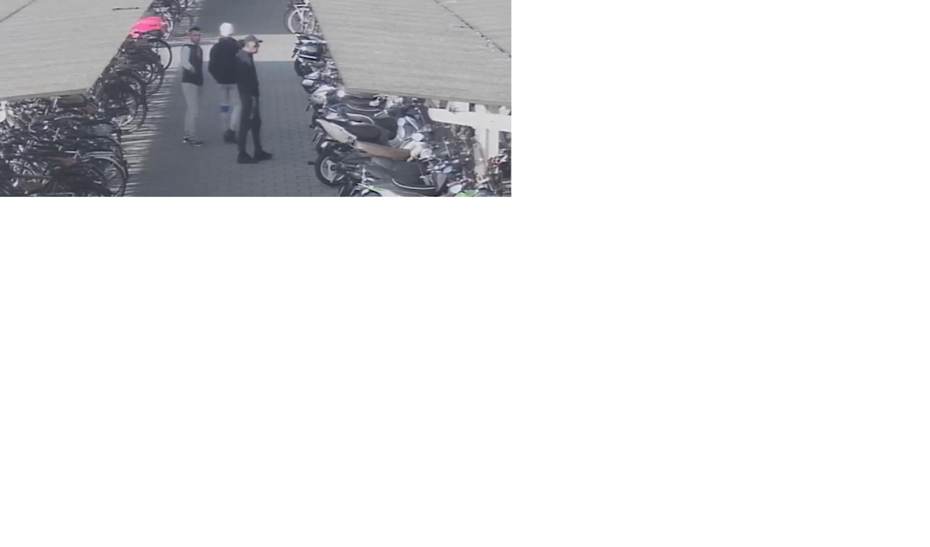 Politie toont beelden van drie scooterdieven in Oss. (Foto: Facebook politie Oss)