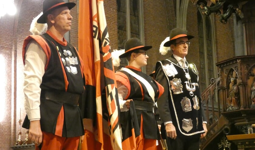 Maureen Holland is als eerste vrouwelijk lid officieel geïnstalleerd.