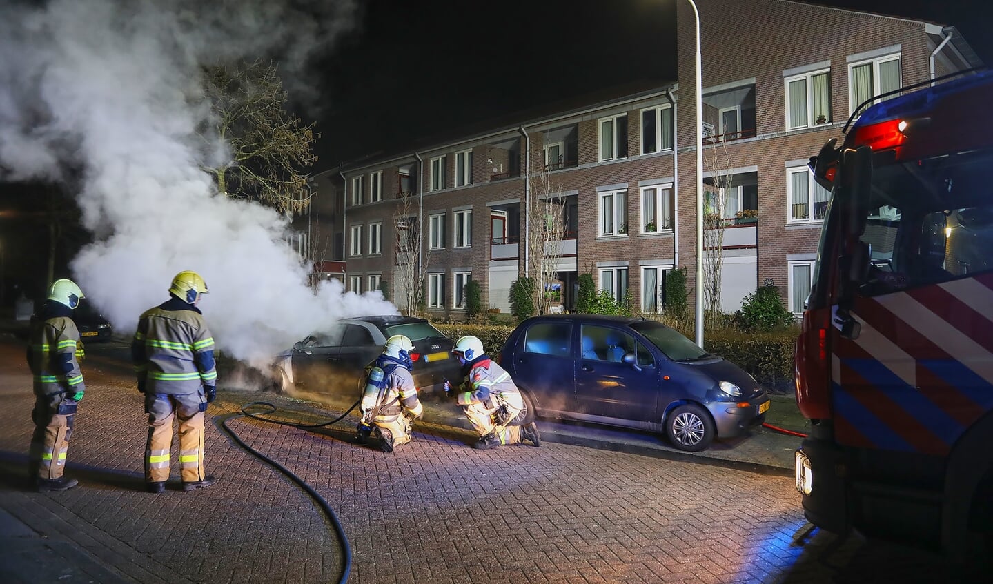 Autobrand in Oude Kerkstraat. (Foto: Gabor Heeres / Foto Mallo)