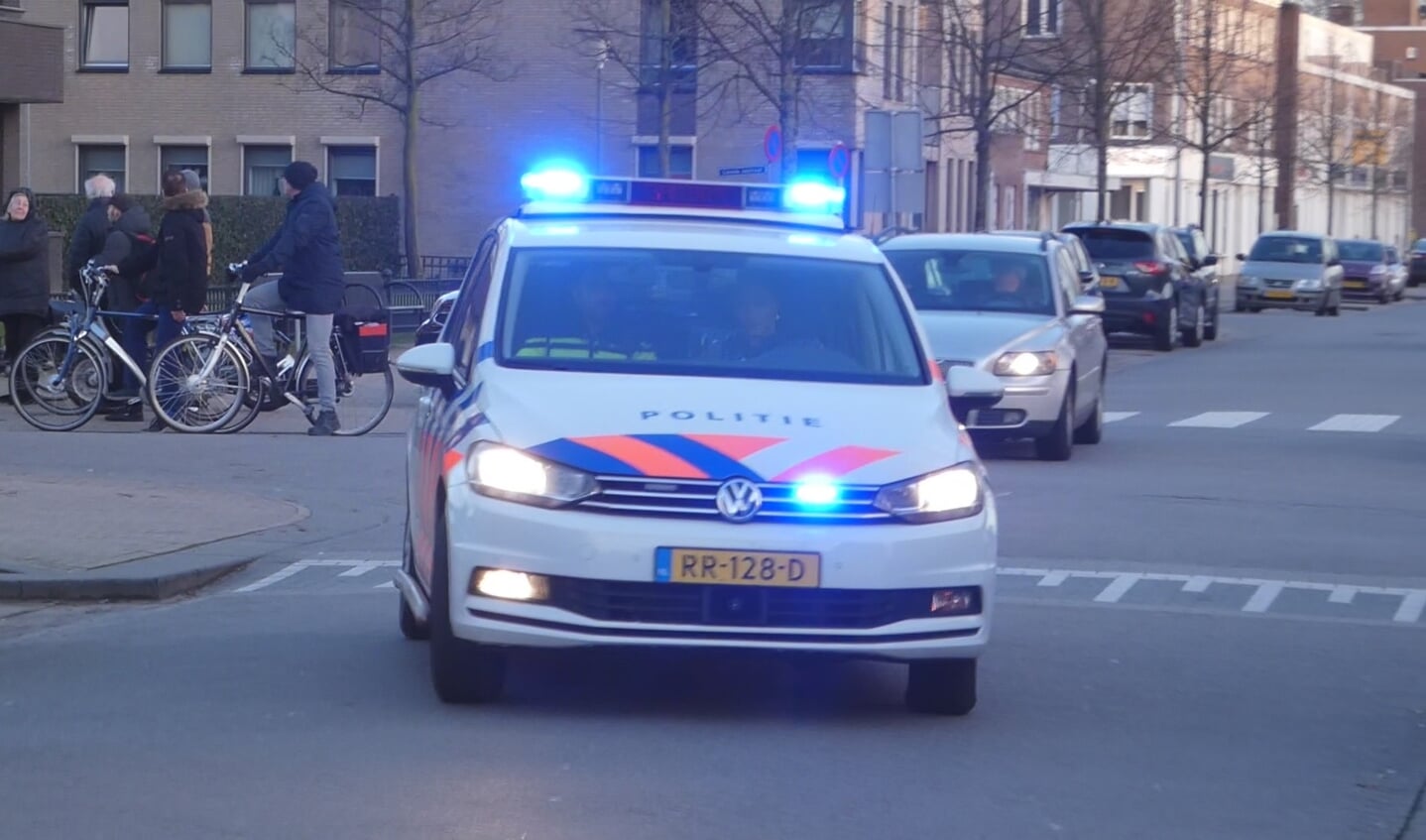 Politie in de Molenweg.
