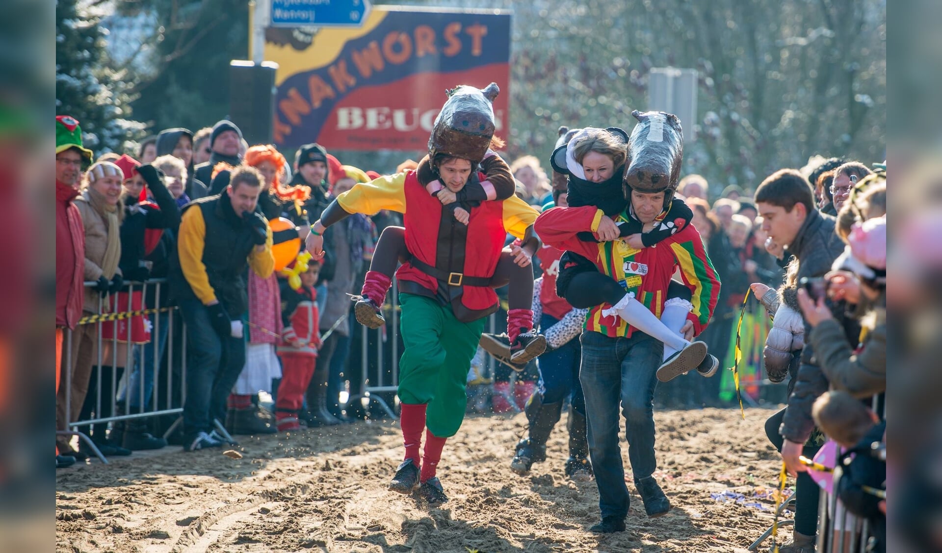 De meest kolderieke paardenrennen van Nederland vinden niet plaats tijdens carnaval.