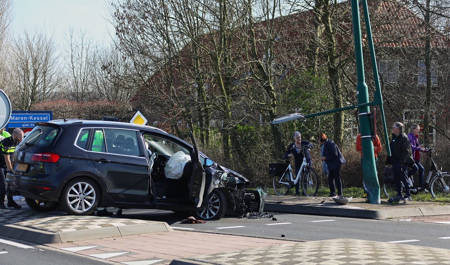Ongeval in Maren-Kessel. (Foto: Gabor Heeres / Foto Mallo)