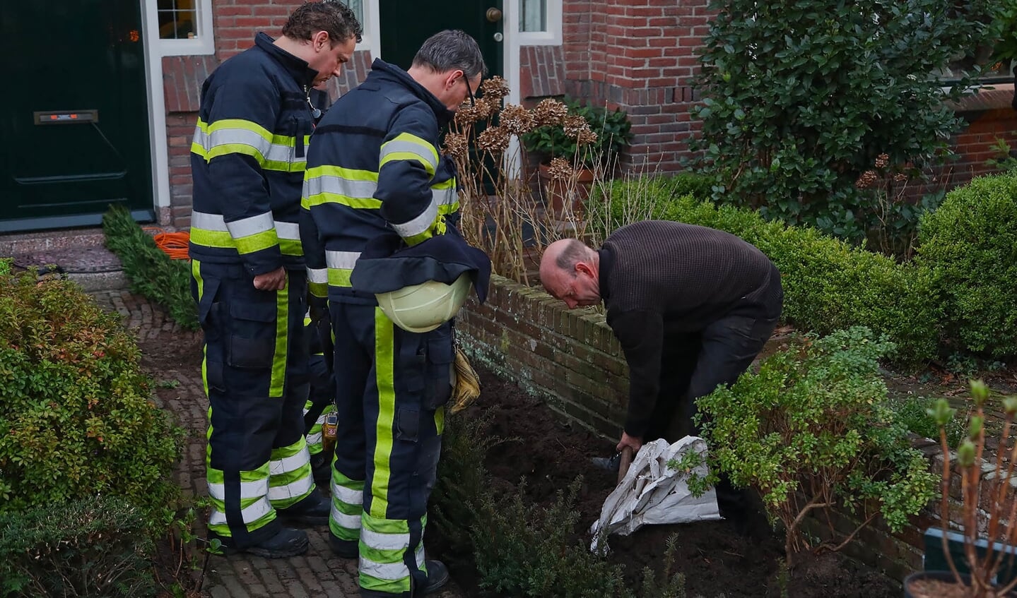 Tuinman zorgt per ongeluk voor gaslek in Kromstraat. (Foto: Gabor Heeres / Foto Mallo)
