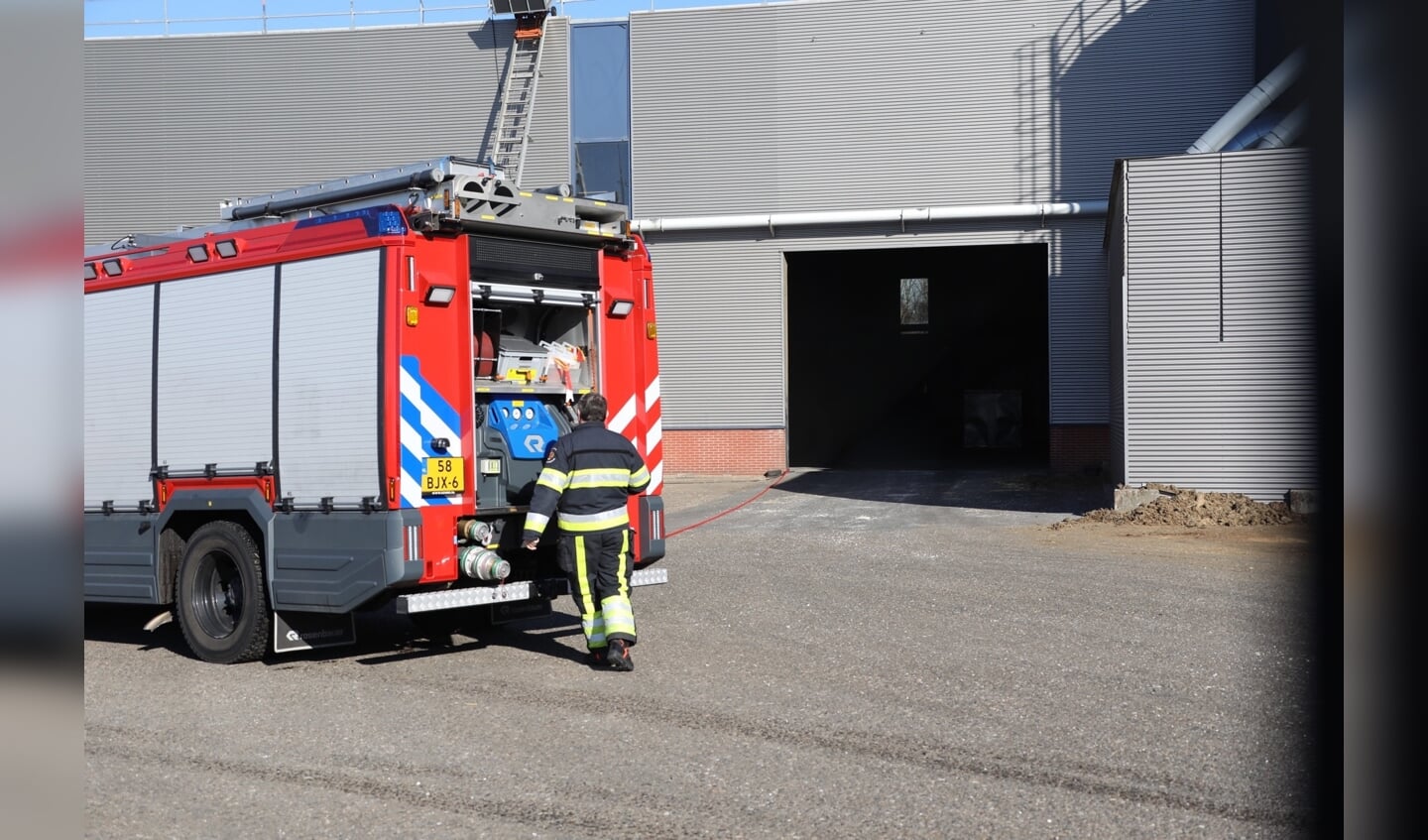 Brandweer opgeroepen voor brand in Oss' bedrijf Fleuren Presspack. (Foto: Gabor Heeres / Foto Mallo)