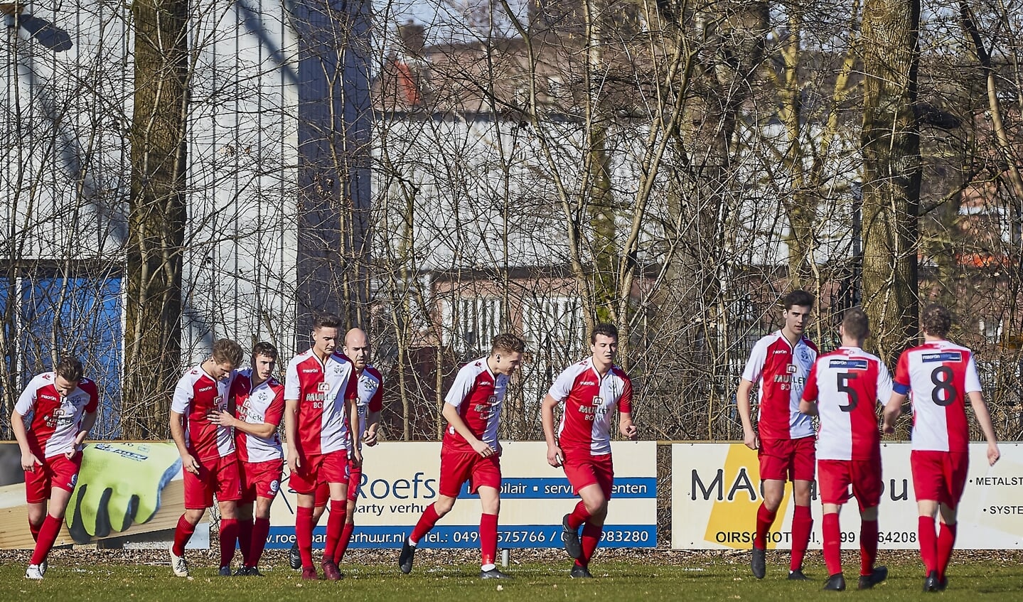 Oirschot Vooruit - HVCH. (Foto: Ruud Schobbers)