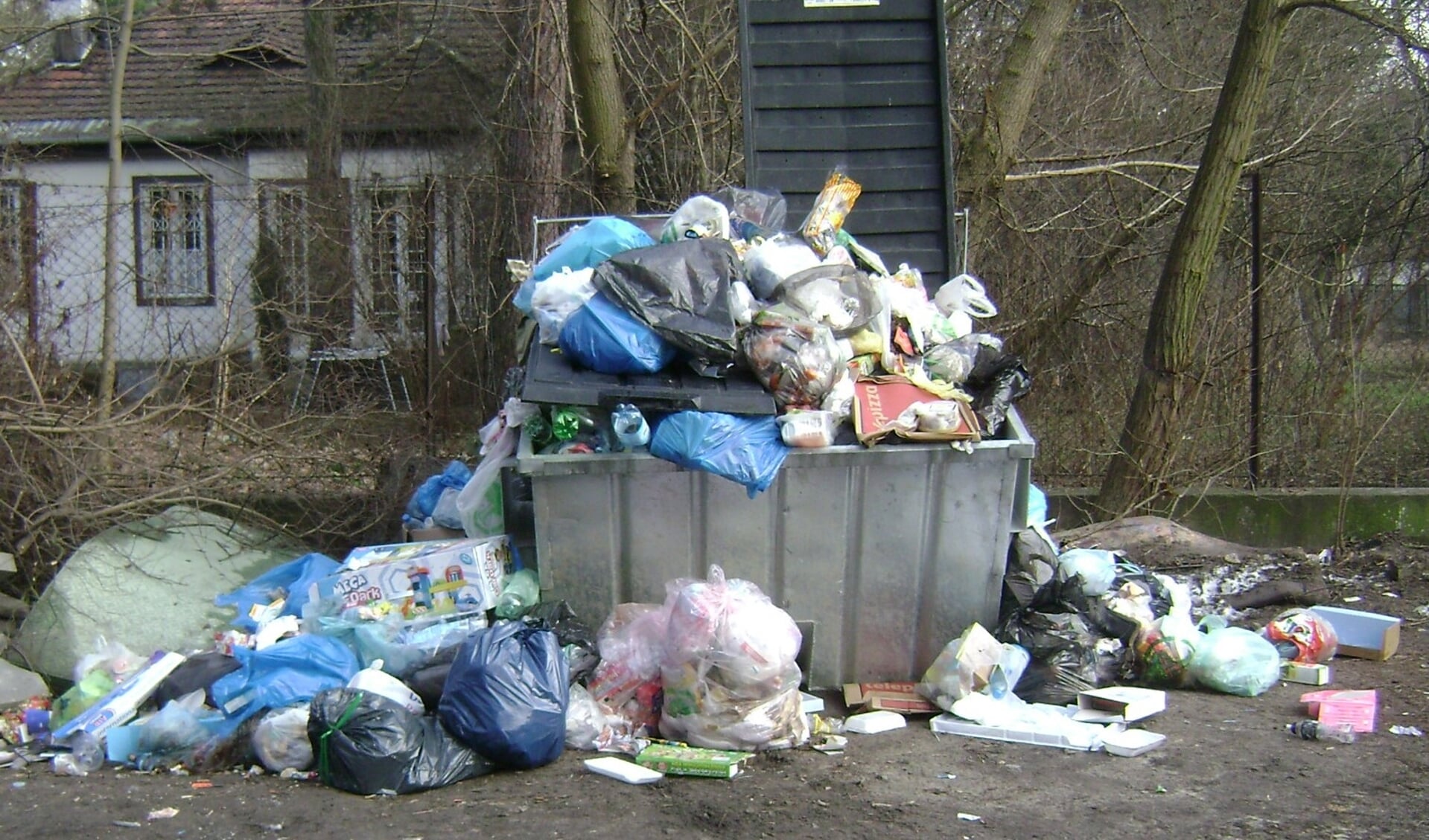 De Land van Cuijkse gemeenteraad wil dat bewoners een papieren Afvalkalender kunnen krijgen.