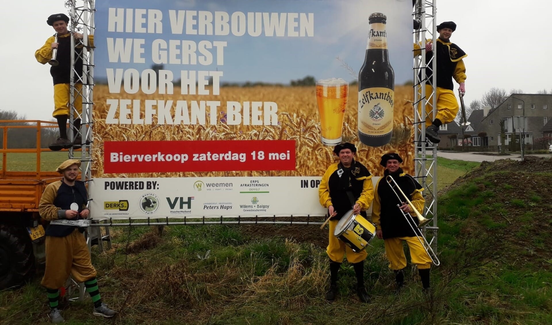 Carnavalsvereniging De Zelfkant uit Haps maakt eigen bier.