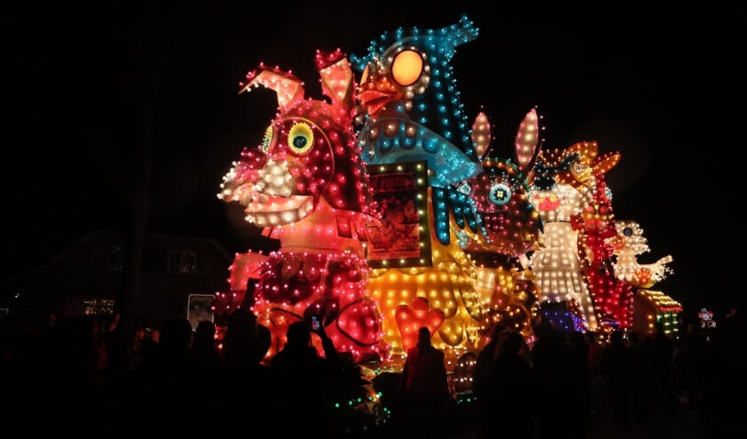 <p>Verlichte Optocht in Berghem van 2019. (foto: Hans van der Poel)</p>