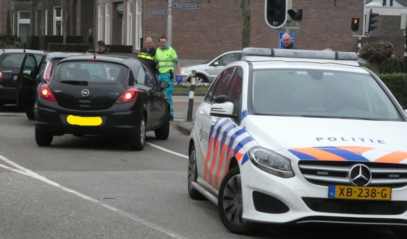Ongeval op de kruising van de Nieuwe Hescheweg / Molenstraat. (Foto: Thomas)