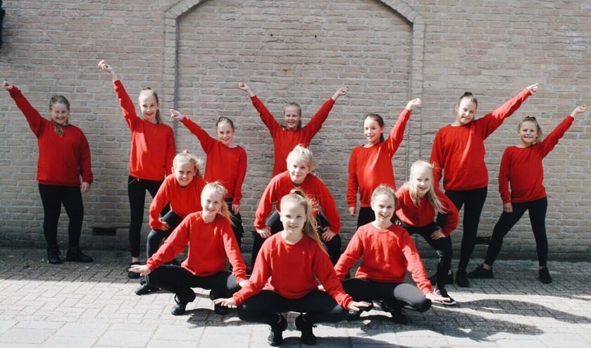 De dansgroep van Esmee is er klaar voor.