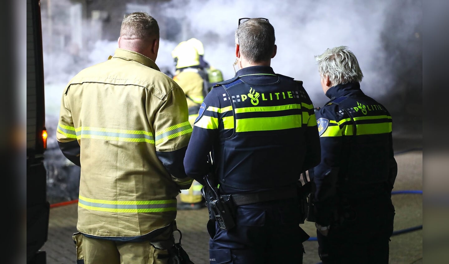 Autobranden in de Katwijkstraat. (Foto: Gabor Heeres / Foto Mallo)