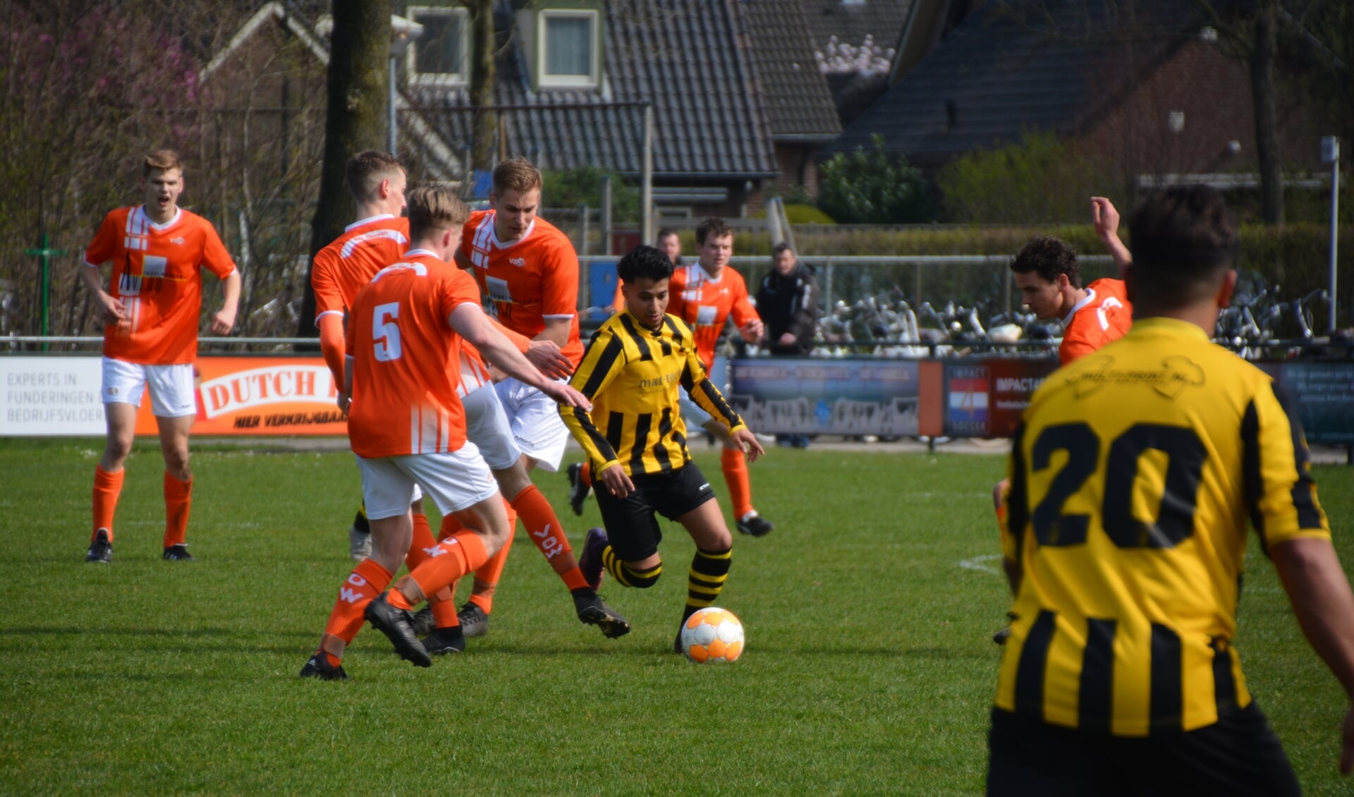 VOW was thuis met 3-1 te sterk voor koploper HVV Helmond. (foto's: Arno Korsten)