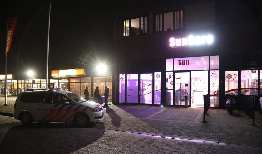 Overvallers slaan toe bij zonnestudio in Oss. (Foto: Gabor Heeres / Foto Mallo)