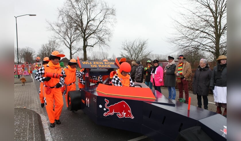 Vele bonte kleuren en leuke vondsten in de Reiger optocht