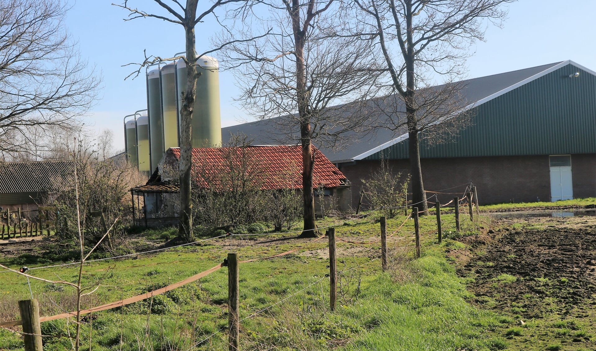 Het bedrijf van varkensboer Peters in Escharen. (foto en tekst: Annelies Graafsma)